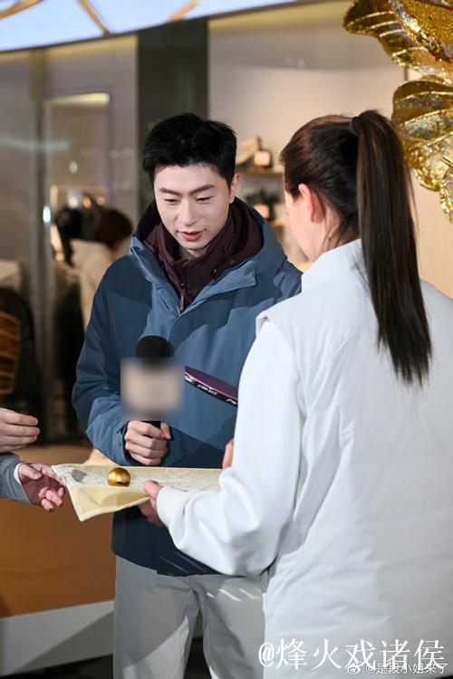 马龙刘诗雯三里屯同框，冷白皮龙队状态佳